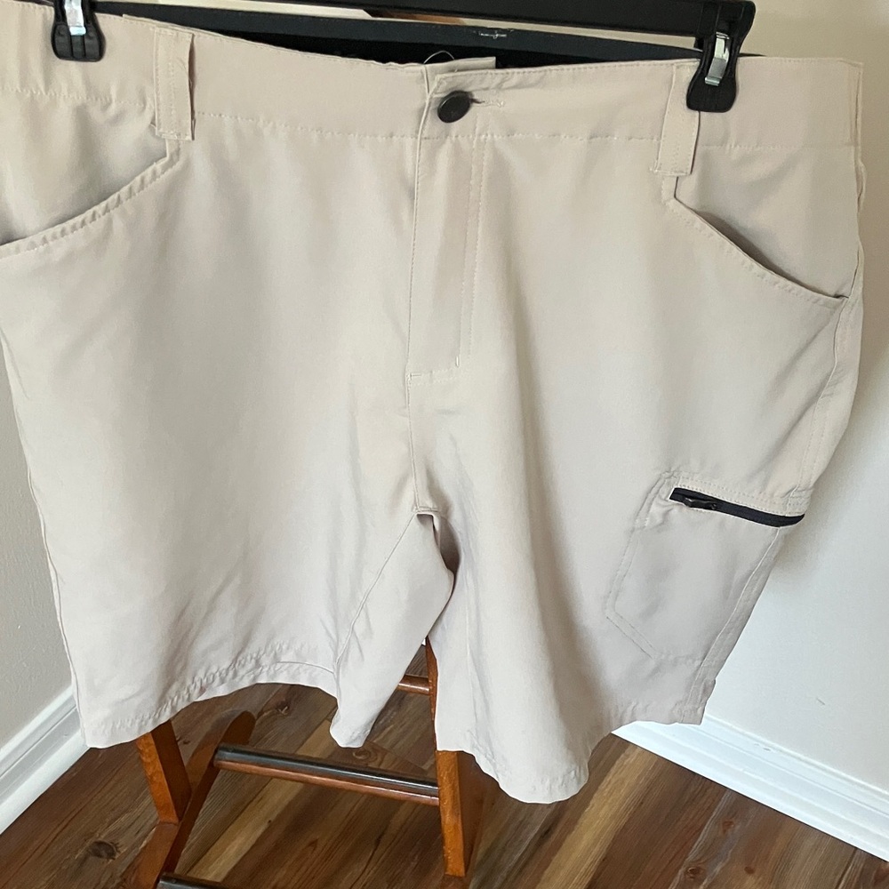 ZeroXposur Men's Light Tan Cargo Shorts